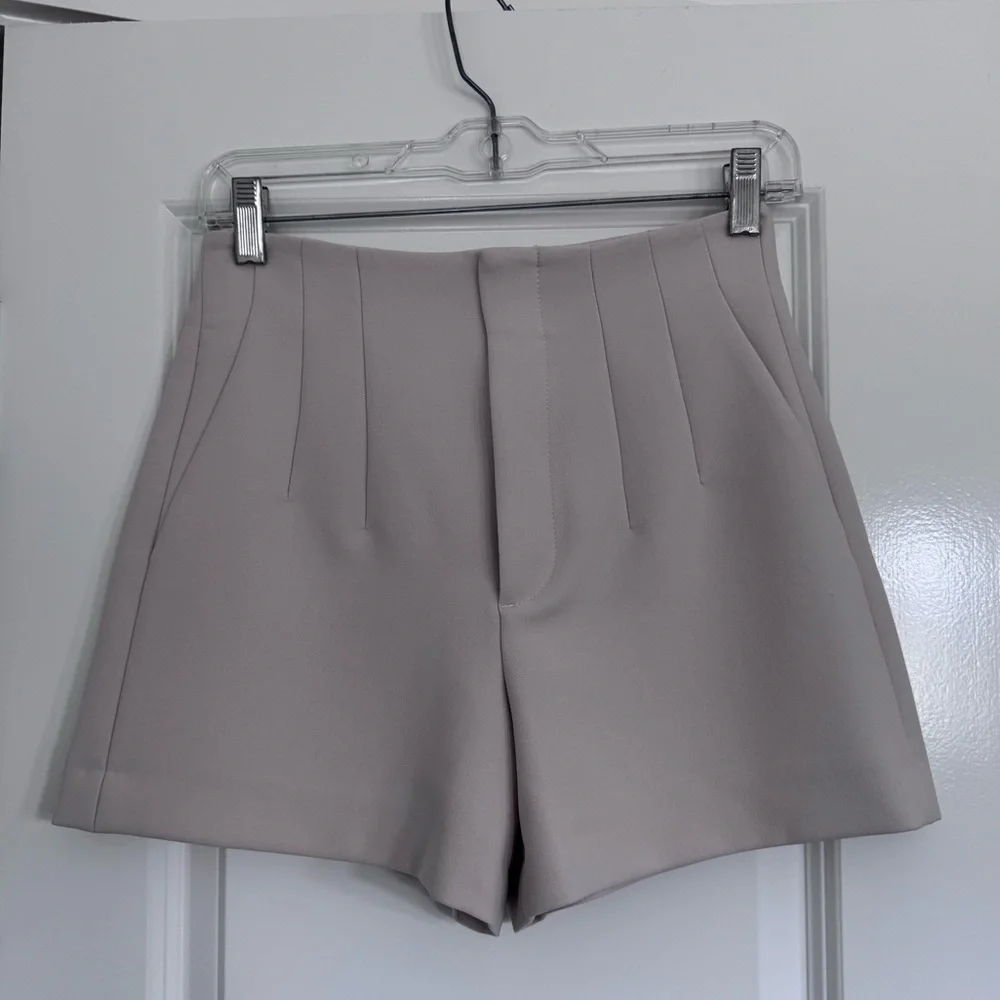 Zara High-waist Women's Tan Shorts - Picture 2 of 4